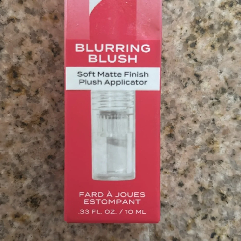 Hard Candy | Face Off Blush 4 Blurring Brush Soft Matte Finish Plush Applicator